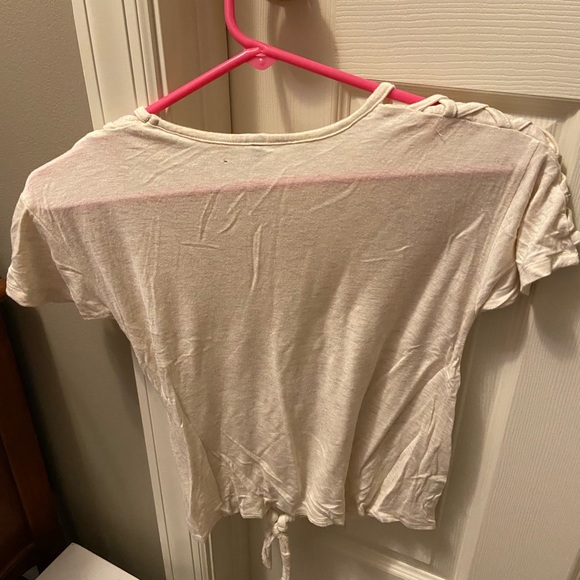 Beige tie front crop top with cross cross shoulders - Picture 3 of 4